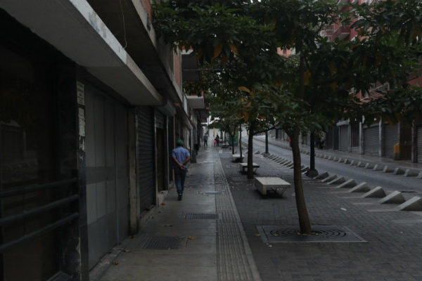 Entre restricciones, impuestos y un aseo urbano exabrupto ¿Cómo sobreviven los comerciantes venezolanos?