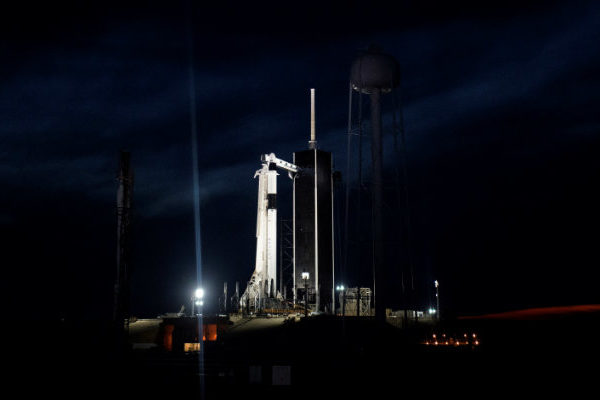 SpaceX lanza su primera cápsula diseñada para tripulación rumbo a la Estación Internacional
