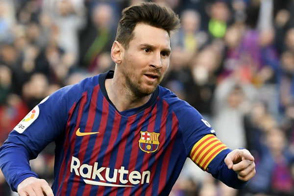 Messi fulmina al Espanyol con un doblete y acerca la Liga al Camp Nou