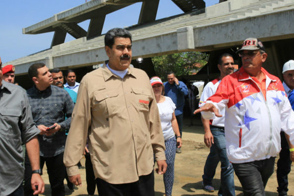 Maduro retoca su gabinete con siete nuevos ministros