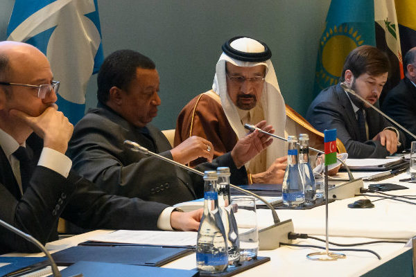 Gobierno Saudí pide a países OPEP+ mayores reducciones en producción petrolera