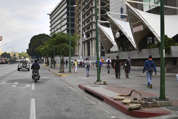 Caracas recupera la electricidad pero el apagón persiste en el interior del país