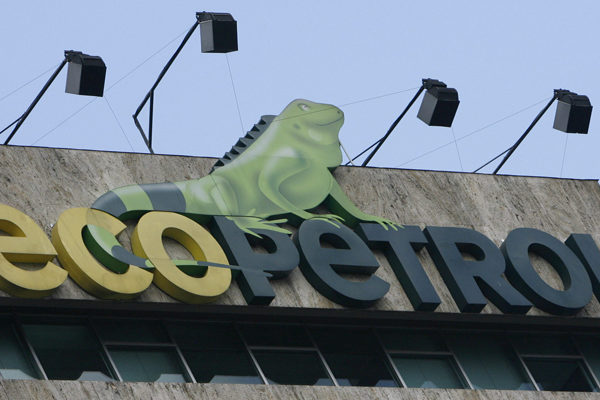 Ecopetrol y Repsol firman contrato para extraer gas en costas colombianas