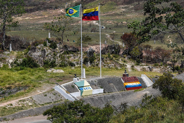 Militares venezolanos piden asilo en embajada de Brasil