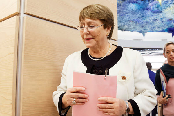 Bachelet actualiza informe y denuncia agresiones en contra de políticos, periodistas, ONGs