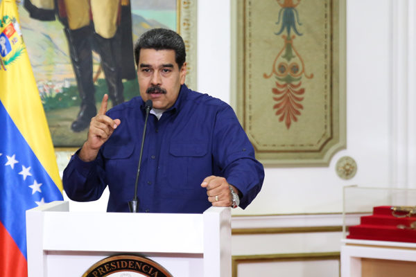 Maduro llama a los colectivos a la «resistencia activa»