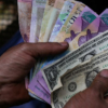 El bolívar se devaluó 21 % frente al dólar en una semana