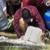Venezolanos batallan por agua y comida ante lenta recuperación por apagón