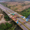 Gobierno de Maduro retira contenedores del puente de Tienditas en la frontera con Colombia