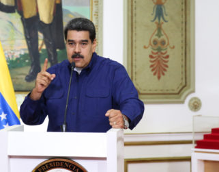 Maduro promete mercado automotor en petros con inversiones rusas y chinas
