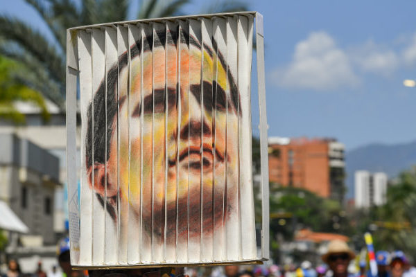 Guaidó tilda de montaje acusaciones de plan para asesinar a Maduro