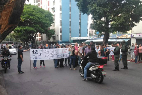 Parte de Caracas sufre corte eléctrico entre protestas por falta de agua y luz