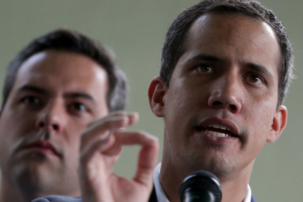 Guaidó responde a críticas por contactos en Oslo: No sean cómplices de la dictadura