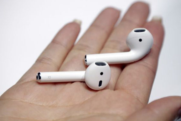 Apple renueva los AirPods con un cargador inalámbrico y control de voz