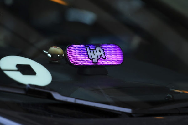 Lyft cae más de 7% en Wall Street antes de la salida a bolsa de Uber