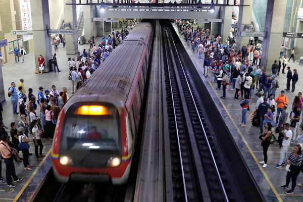 Gobierno aumenta 2.400% a Bs.1.000 tarifas del Metro de Caracas y otros sistemas ferroviarios