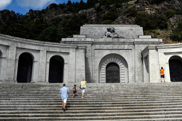 Franco será exhumado de su mausoleo el 10 de junio