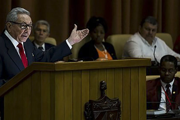 Raúl Castro reconoce que el Socialismo no incentiva el trabajo y la innovación pero insiste en apertura controlada