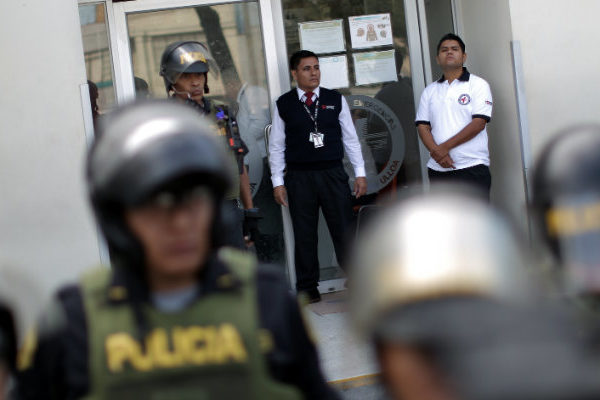 Casi la mitad de los efectivos policiales de Perú contrajeron Covid-19
