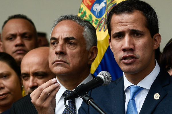 Empresas extranjeras prometen a Guaidó apoyo para atajar la crisis eléctrica