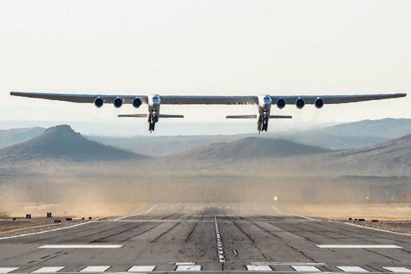 Primer vuelo en EEUU del avión más grande del mundo