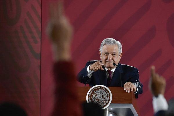 López Obrador anuncia que no detendrá migrantes en la frontera con EEUU