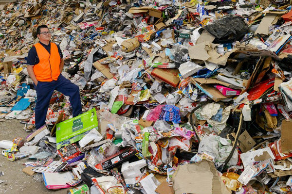 El cierre de los vertederos chinos provoca el caos en el reciclaje mundial