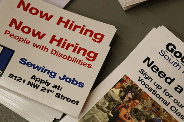 Tasa de desempleo en EEUU cae a 3,6% en abril, su nivel más bajo en 50 años