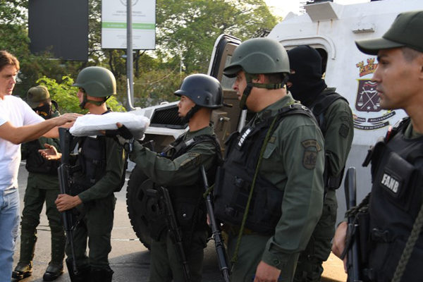 Militar en rebelión contra Maduro: «Somos pueblo y estamos cansados»