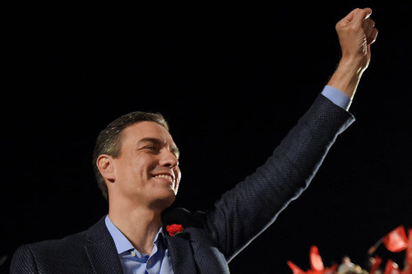 Socialista Pedro Sánchez gana con menos votos mientras ultraderecha se dispara en España