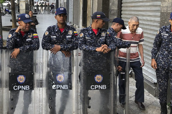 Oposición denuncia que militares bloquean entrada al Palacio Federal Legislativo