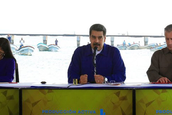 Maduro ofrece mina de oro a gobernadores para que financien proyectos propios