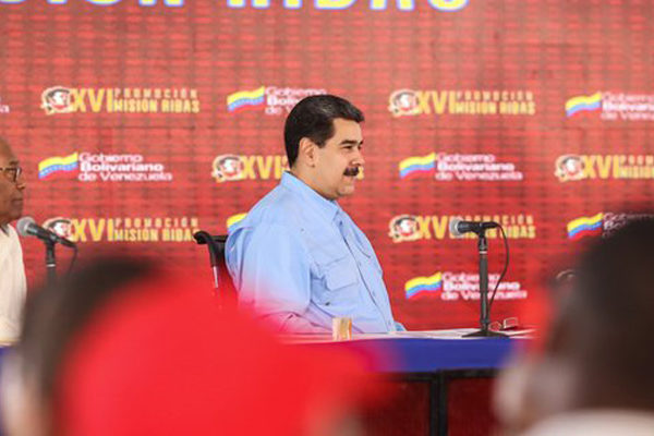 Maduro oficializa creación de holding estatal para controlar las telecomunicaciones