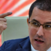 Arreaza denunció vandalización y saqueo de consulado en Bogotá