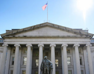 Bonos del Tesoro de EEUU a 10 años logran altos rendimientos: un anticipo de nueva subida de tasas