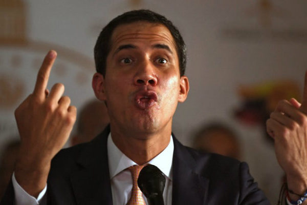 Guaidó llama a no desfallecer en jornada de protestas tras ofensiva de Maduro
