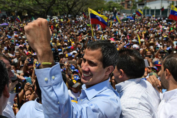 Guaidó rechazó actos xenófobos contra venezolanos en Perú