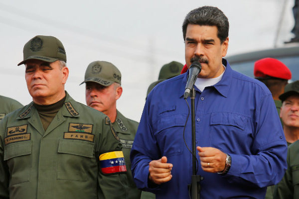 Maduro dice que ha detenido militares por apoyar supuesto complot de EE.UU