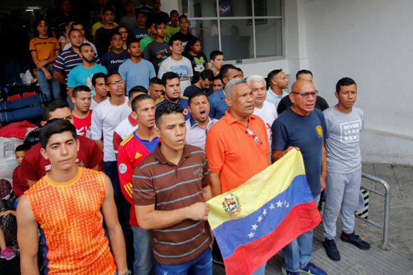 Desalojan a desertores de fuerza armada de Venezuela de refugio en Colombia