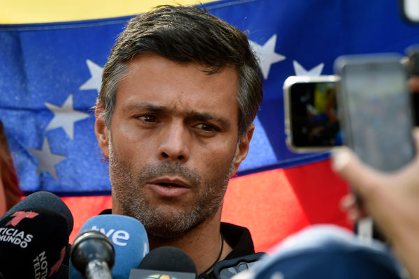 Leopoldo López abandona la embajada española en Caracas