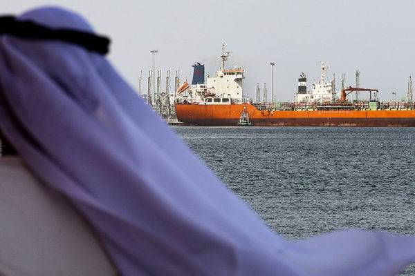 Arabia Saudita plantea modificar recorte de producción de crudo por débil recuperación de demanda