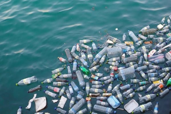 Contaminación con residuos plásticos llega hasta el Ártico y genera alarma internacional