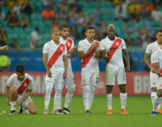 Perú elimina a Uruguay por penales y se cita con Chile en semifinales