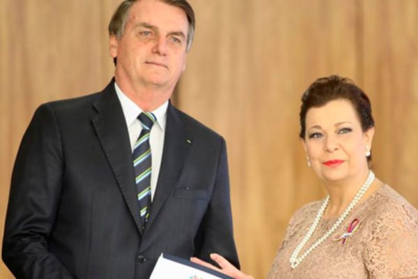 Bolsonaro recibe credenciales de embajadora designada por Juan Guaidó