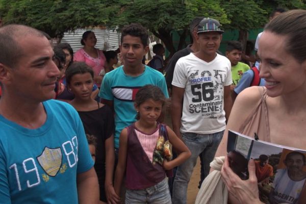 Angelina Jolie pide a Duque regularizar situación migratoria de 20.000 niños venezolanos