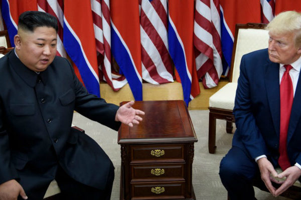 Trump hace historia con su breve paso por Corea del Norte