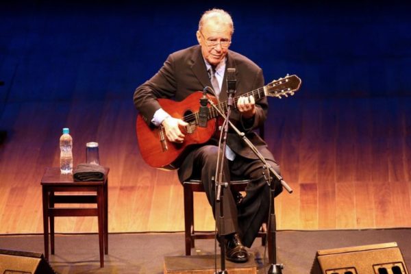 Joao Gilberto: se apagó la voz brasileña que conquistó al mundo