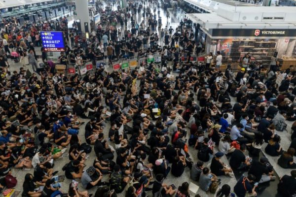 Rebelión civil en Hong Kong cumple seis meses y amenaza con intensificarse
