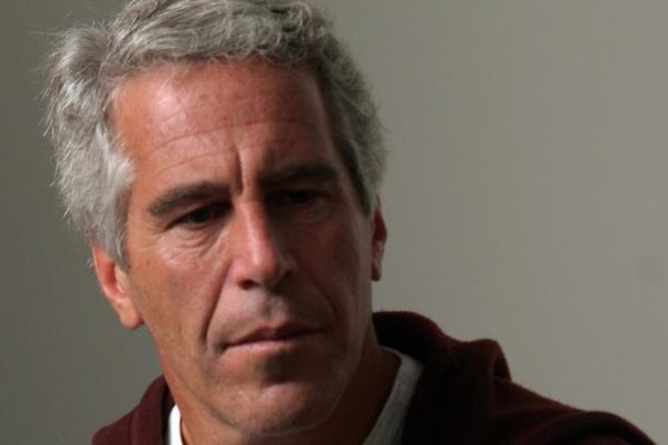 El magnate estadounidense Jeffrey Epstein fue hallado muerto en prisión