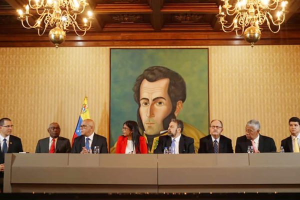 Gobierno de Maduro y grupos opositores acuerdan formar nuevo CNE y garantías electorales